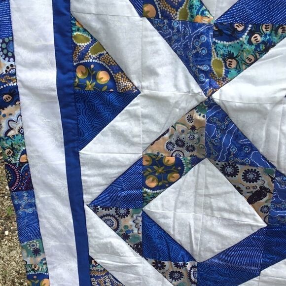 NWT Hand Crafted Blue Aboriginal Prints Quilt - Picture 10 of 13